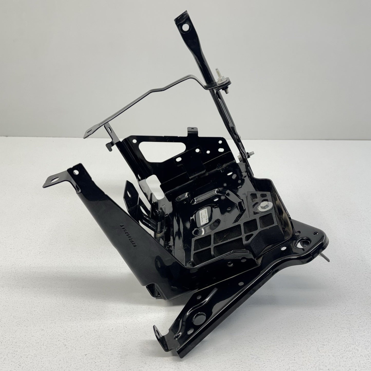 20-25 Silverado Sierra 2500 3500 Passenger Right Battery Tray Mount Bracket OEM