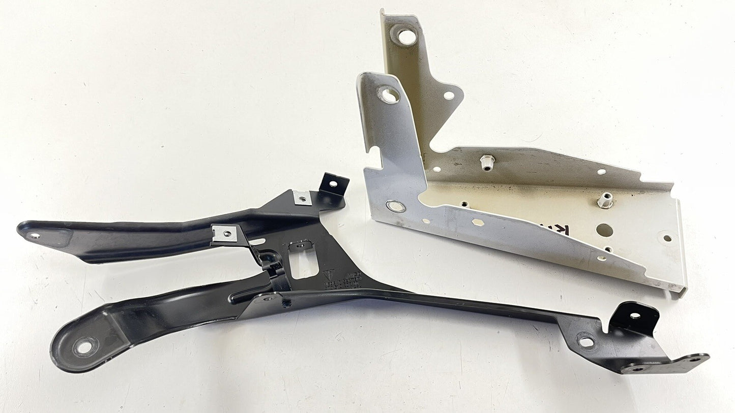 10-16 PORSCHE PANAMERA RIGHT FRONT FENDER BRACKET SUPPORT MOUNT PAIR OEM