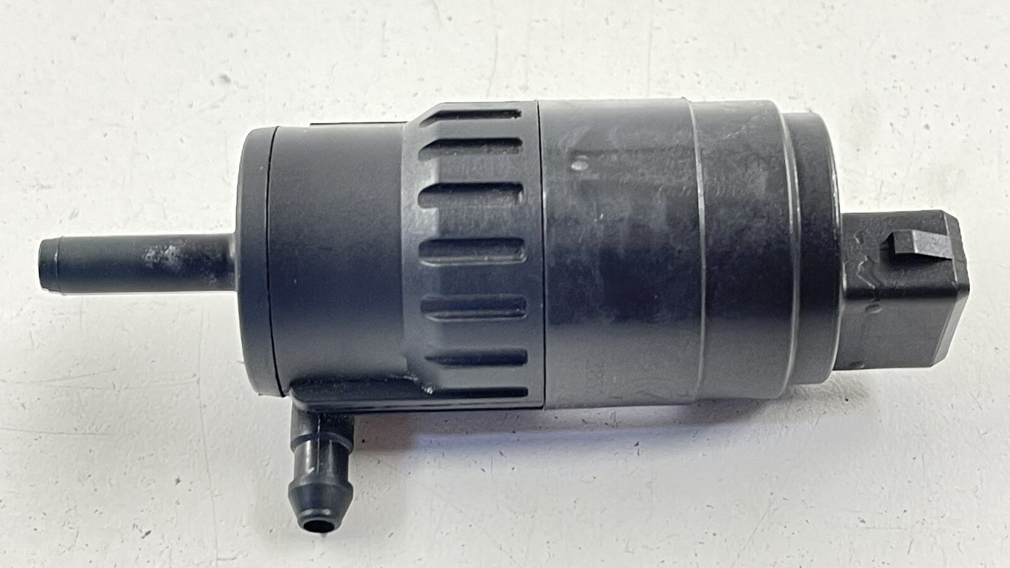 14-22 MASERATI QUATTROPORTE WASHER BOTTLE TANK RESERVOIR PUMP OEM