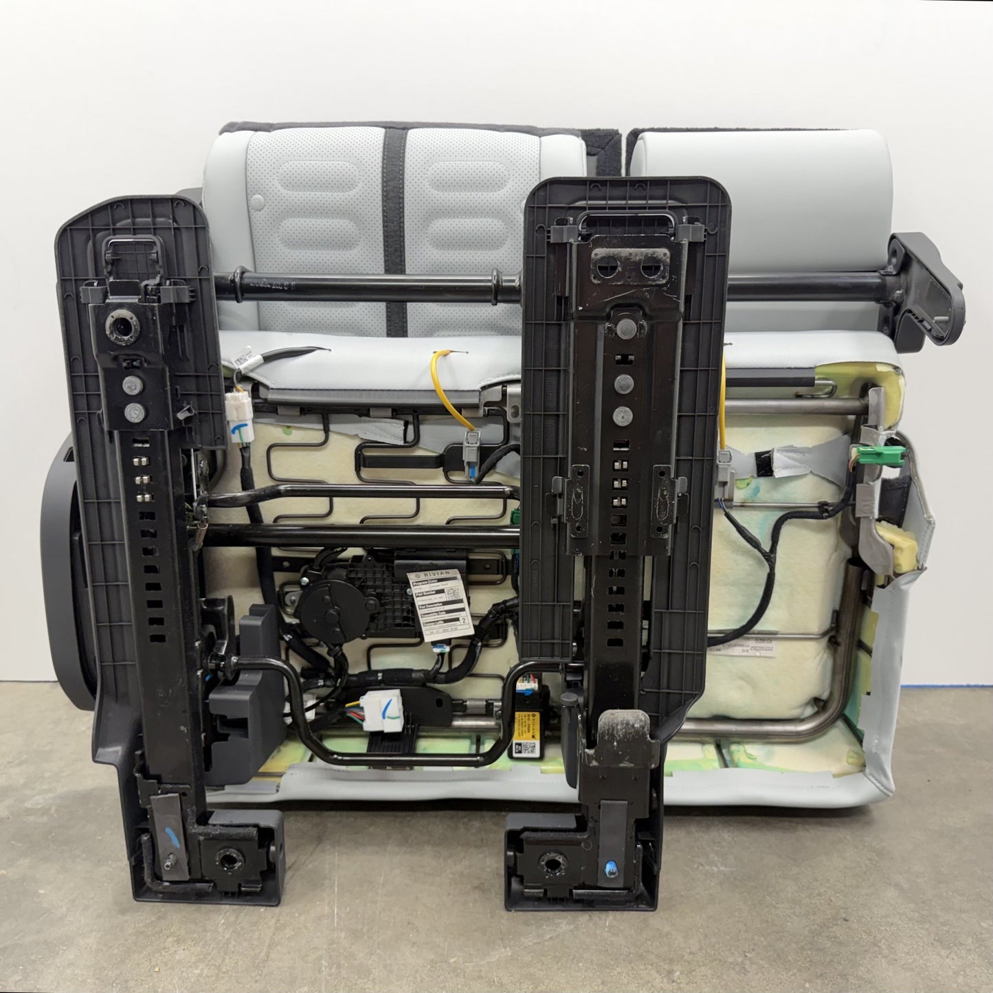2022-2024 Rivian R1S Left Rear 2nd Second Row Seat 60 Split Ocean Coast OEM