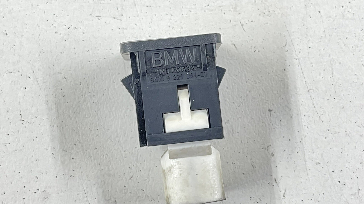12-19 BMW M5 M6 CENTER CONSOLE USB PORT SOCKET 9229294 OEM