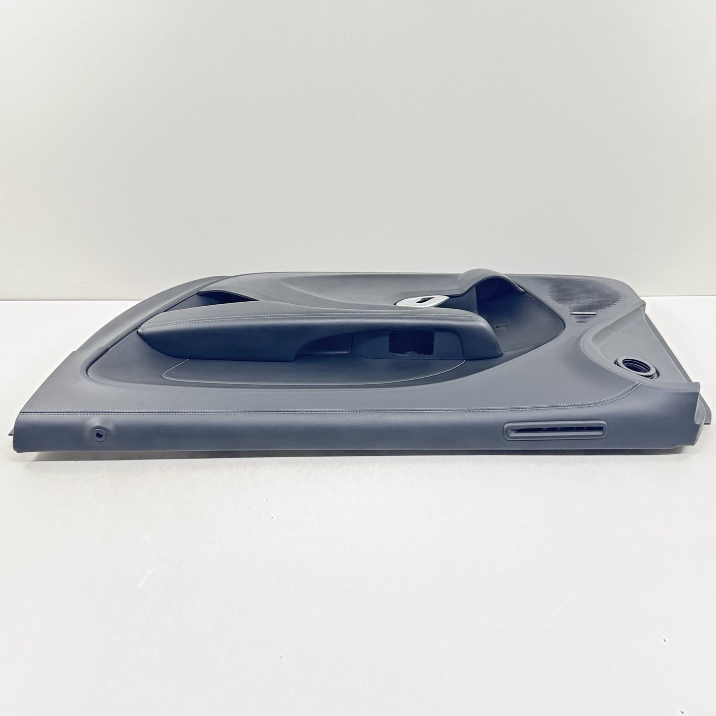 15-23 DODGE CHALLENGER PASSENGER RIGHT INTERIOR DOOR PANEL COVER TRIM OEM