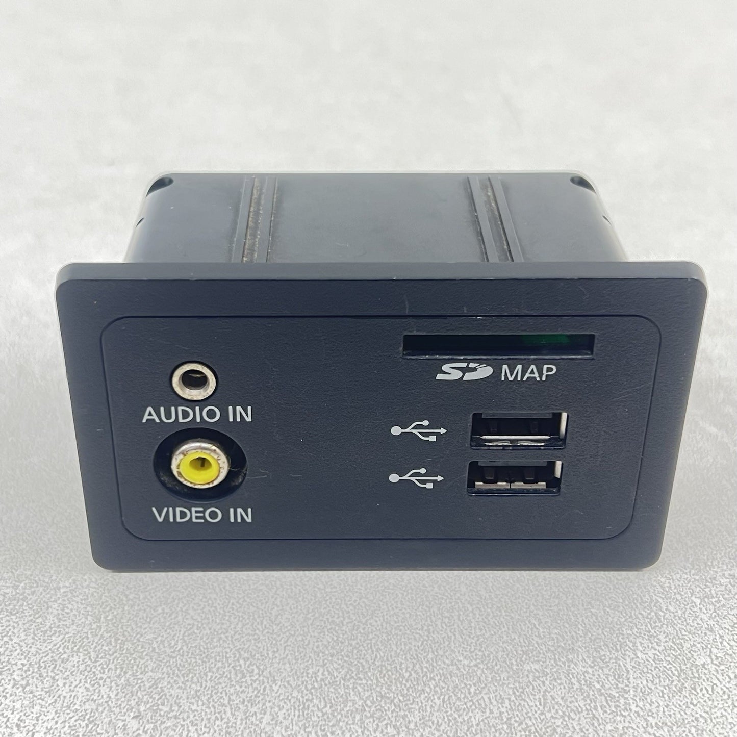 14-15 INFINITI Q50 DUAL USB PORT AUDIO VIDEO INPUT JACK MODULE 284H3 4GA0B OEM