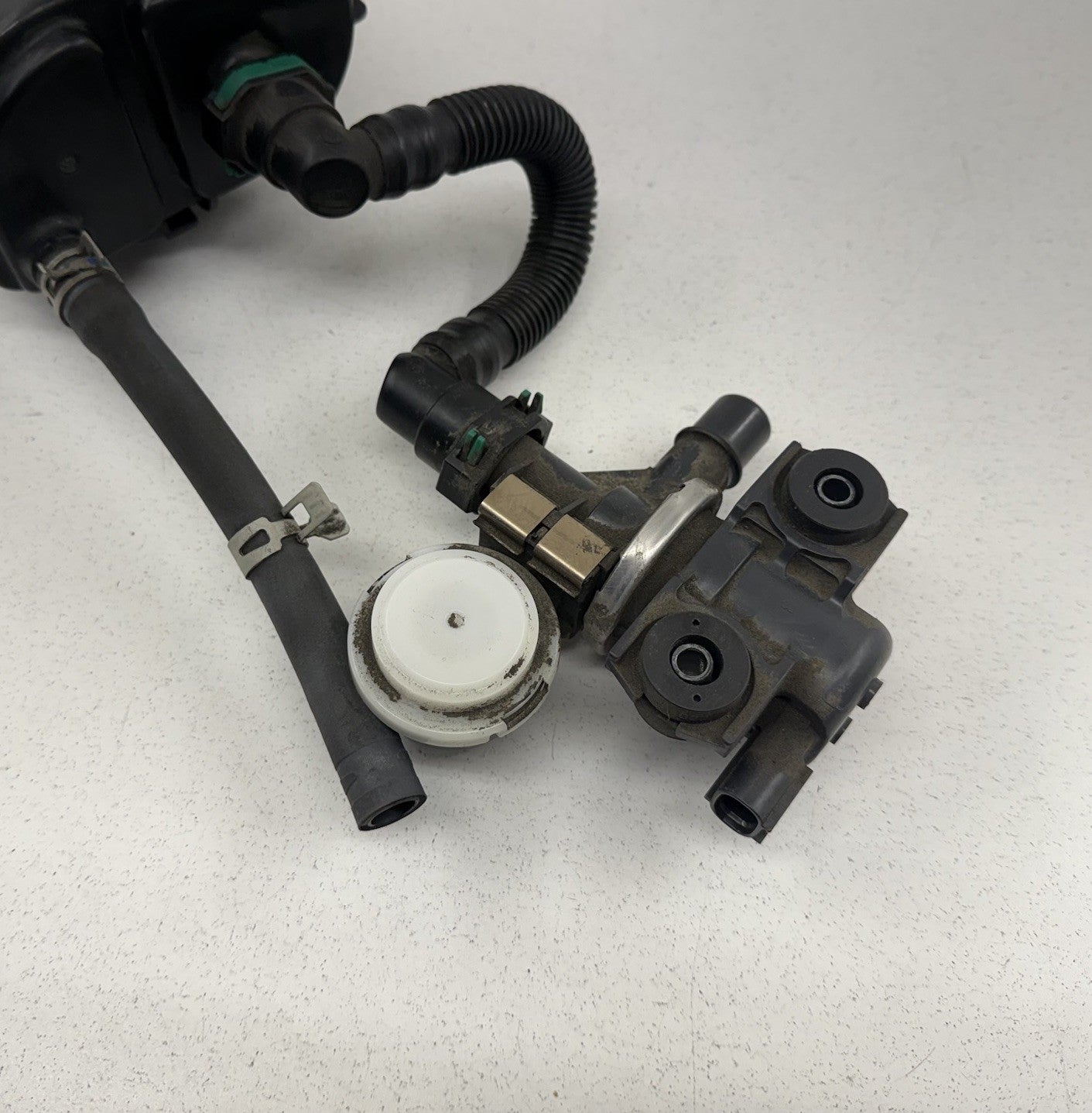 16-22 Toyota Prius / Prius Prime Fuel Evap Vapor Charcoal Emission Canister OEM
