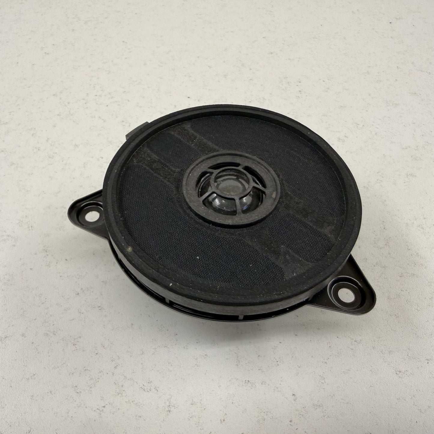 2022-2024 Rivian R1S Rear Quarter Panel Speaker Left Or Right РT00579006-A OEM