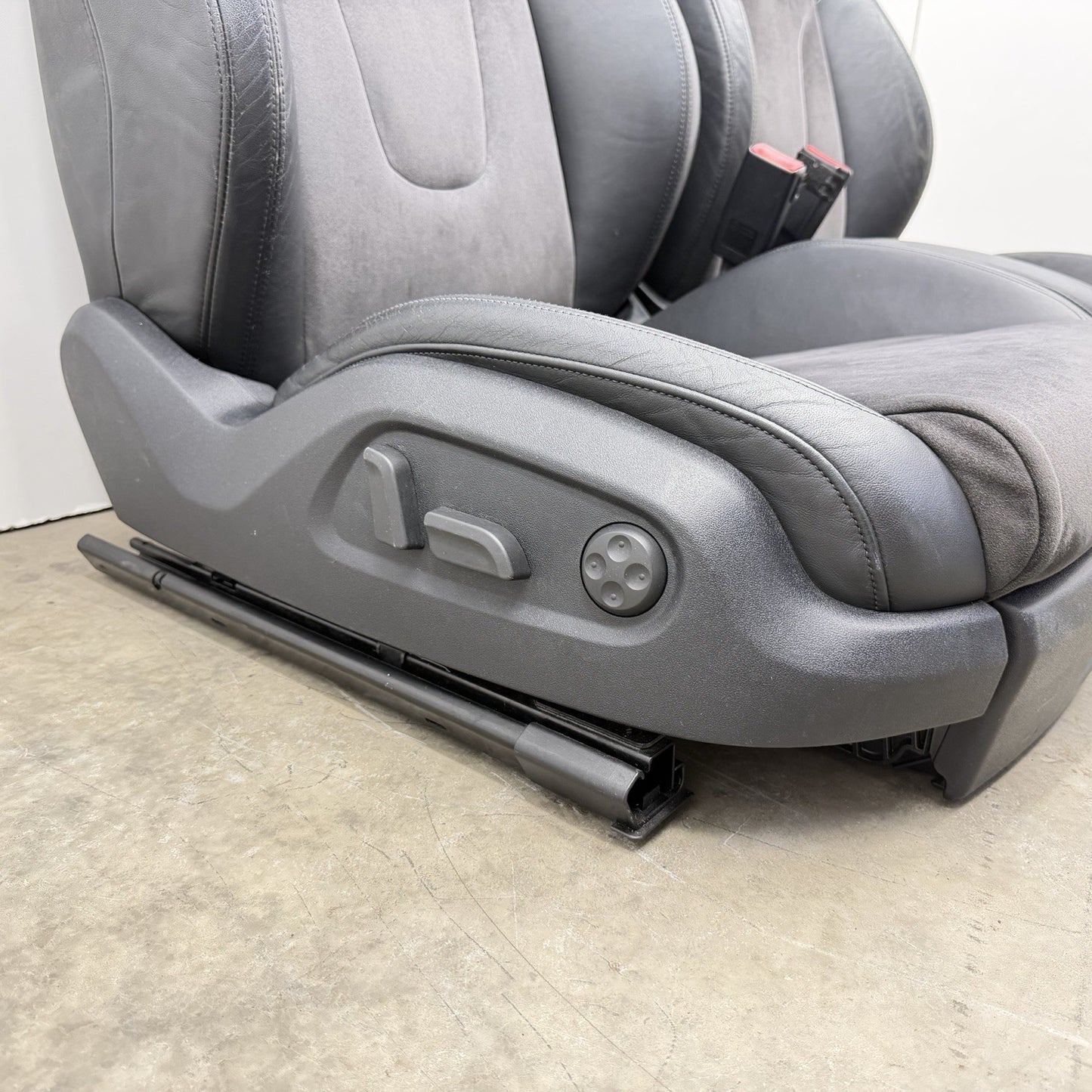 08-15 Audi TT Front Bucket Recaro Power Seat Pair Leather Suede OEM