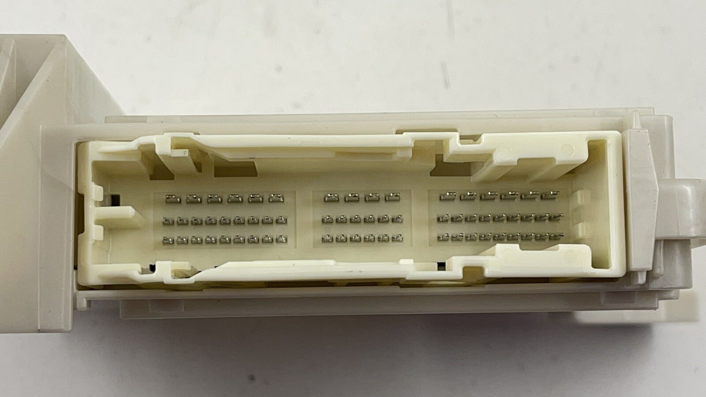 16-20 LEXUS GS F CABIN FUSE JUNCTION BOX CONTROL MODULE 82670-30330 OEM