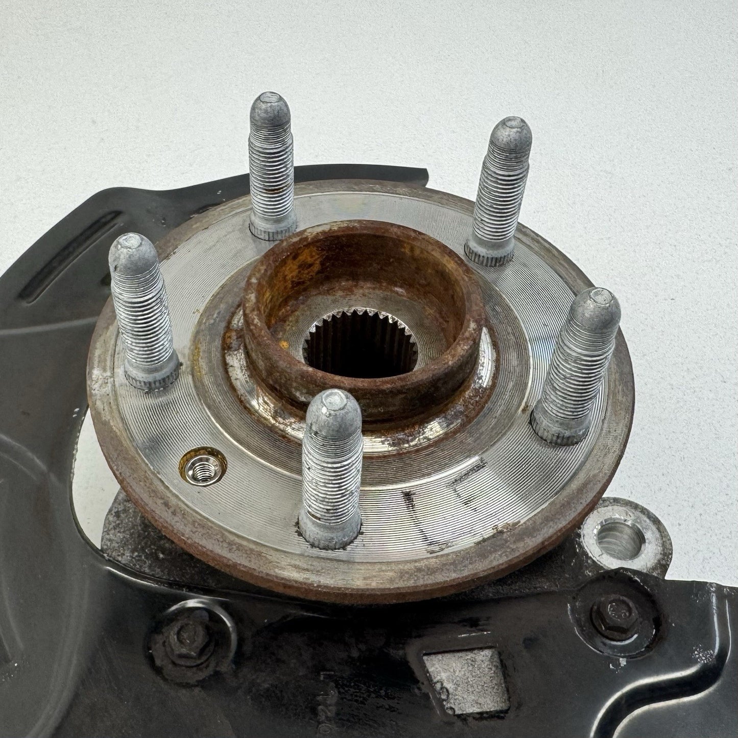 10-15 Chevrolet Camaro SS Left Front Spindle Knuckle Hub Wheel Bearing OEM