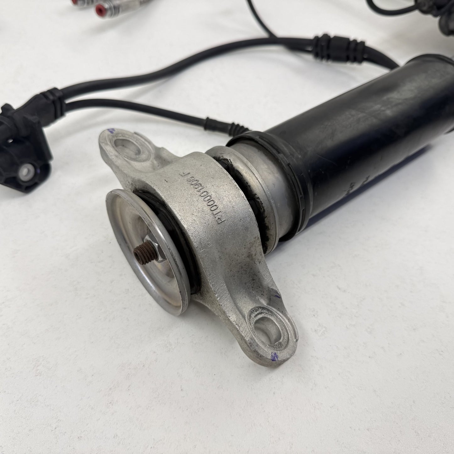 2022-2024 Rivian R1S Right Rear Hydraulic Strut Shock Absorber C200055239-D OEM