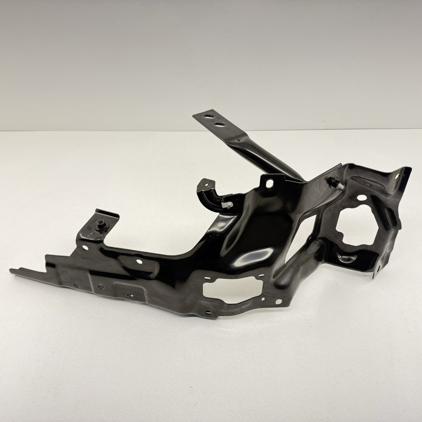 24-25 Chevrolet Silverado 2500 3500 Right Front Bumper Impact Bar Bracket OEM