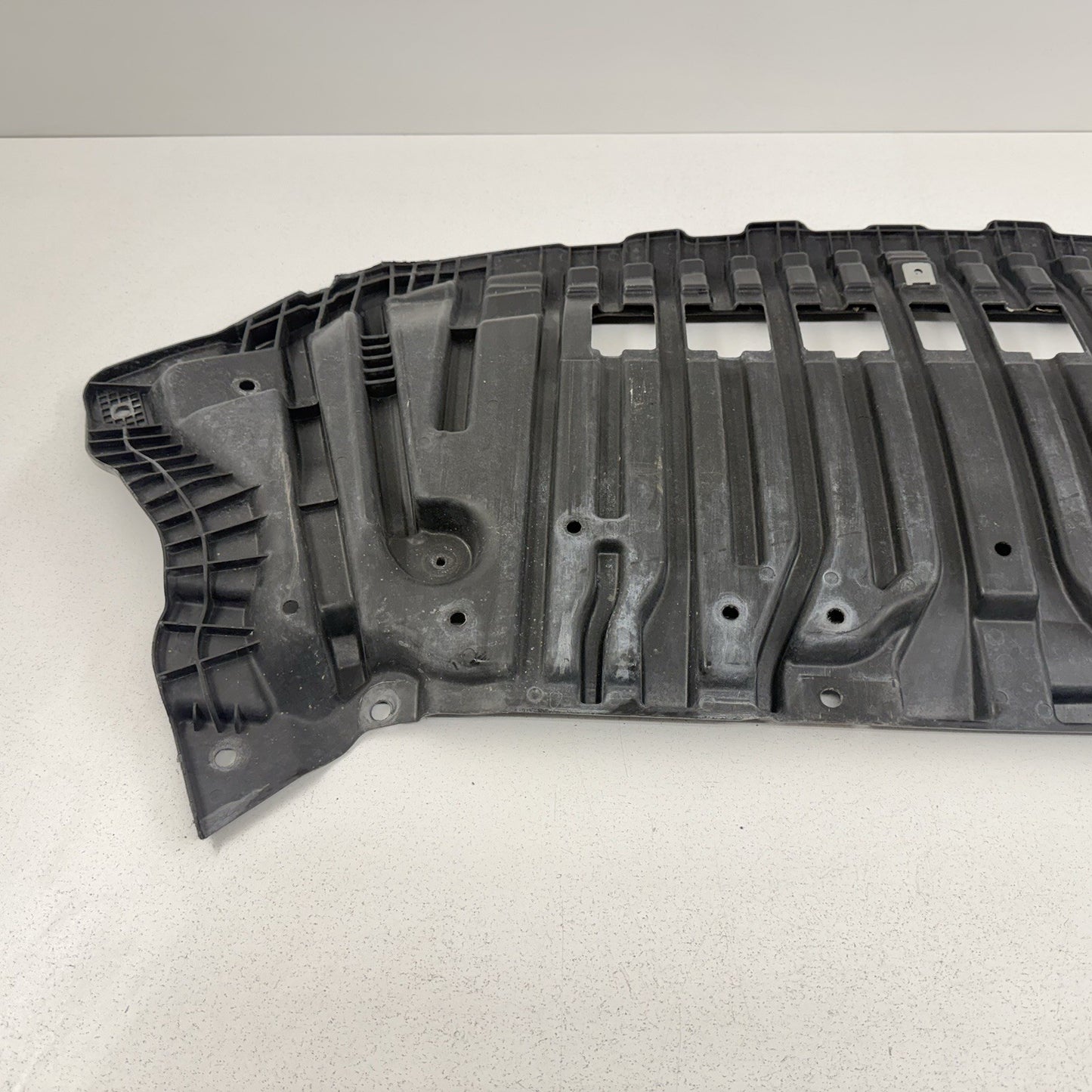 12-18 Mercedes W218 CLS550 Front Bumper Under Tray Splash Shield 2125203923 OEM