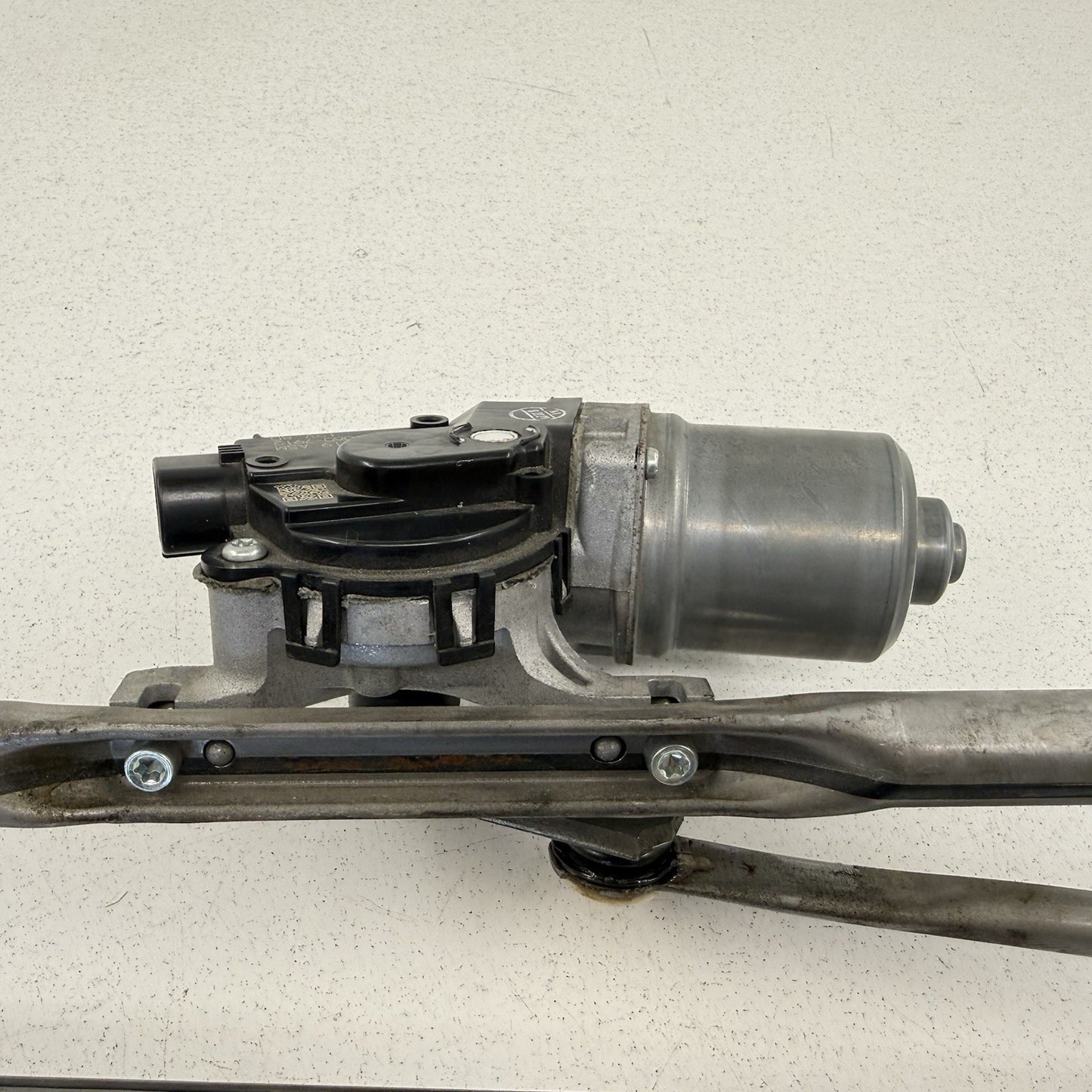 16-24 Chevrolet Camaro Windshield Wiper Motor W/ Linkage Arm 84498919 OEM