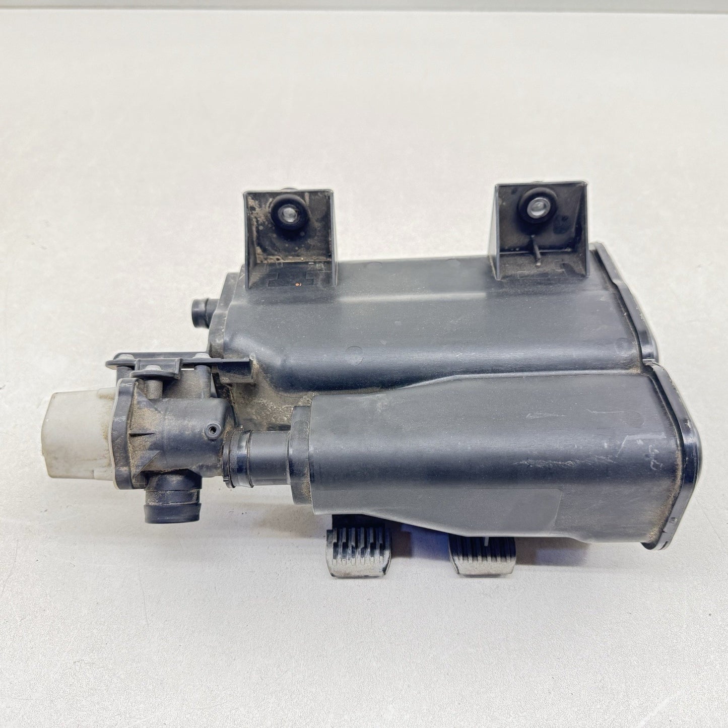 06-10 BMW M6 E63 E64 Fuel Evap Vapor Charcoal Emission Canister 7162365 OEM