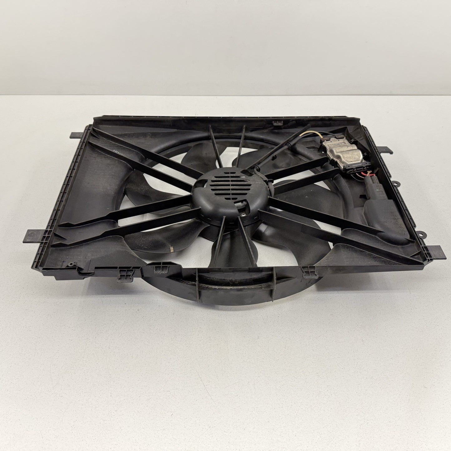 10-16 Mercedes W212 E350 Engine Radiator Cooling Fan Motor Shroud Assembly OEM