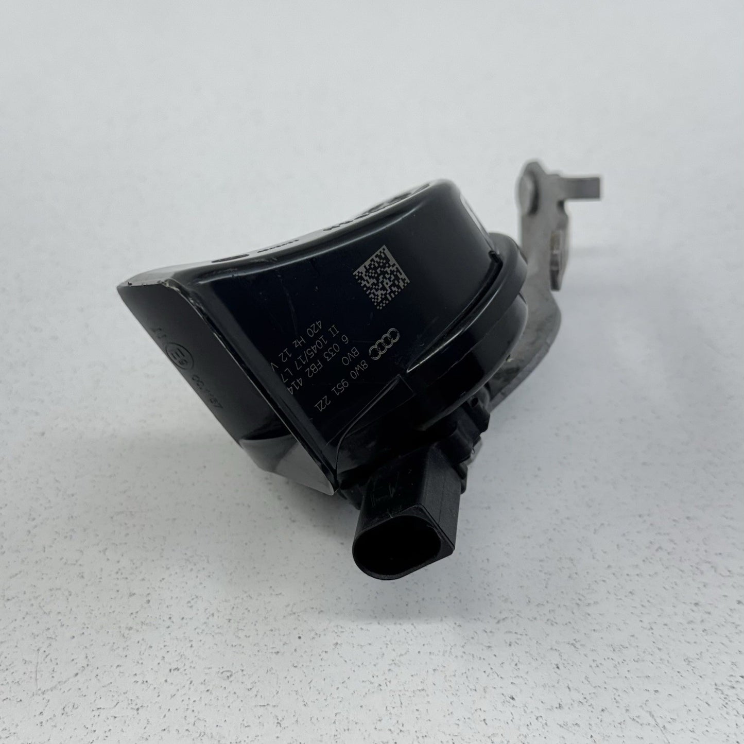 17-25 Audi A4 A5 S4 S5 Front Low Tone Horn Siren Alarm Signal W/ Bracket OEM