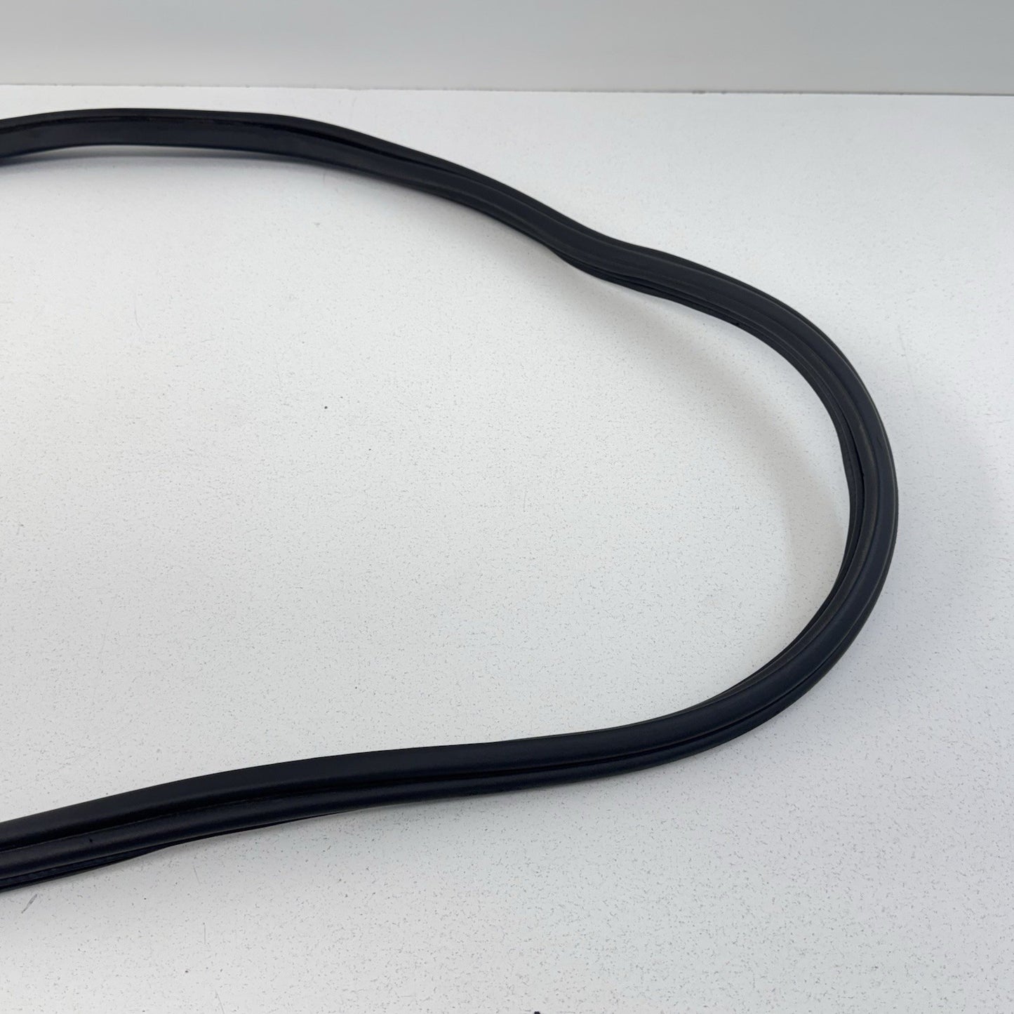 16-24 Chevrolet Camaro Rear Trunk Weatherstrip Seal Rubber 84126265 OEM