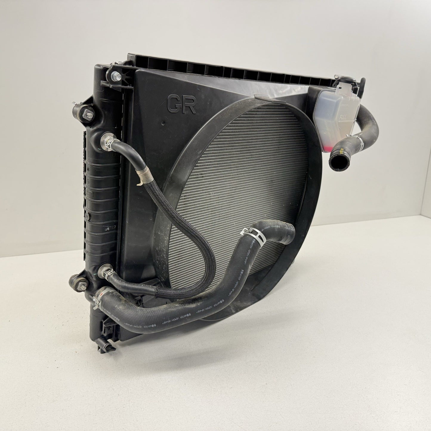 16-23 Toyota Tacoma 3.5L Automatic Engine Radiator With Fan Shroud Assembly OEM
