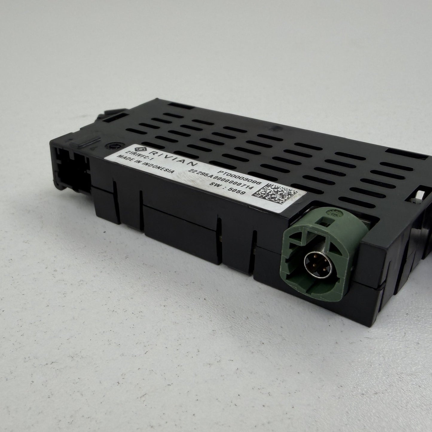 2022-2024 Rivian R1S R1T Console Dual USB Type C Charge Port PT00003096 OEM