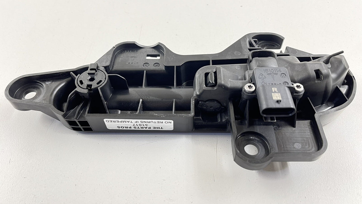 20-23 TESLA MODEL Y RIGHT FRONT OR REAR DOOR HANDLE TRIM BLACK 1528115-00-D OEM