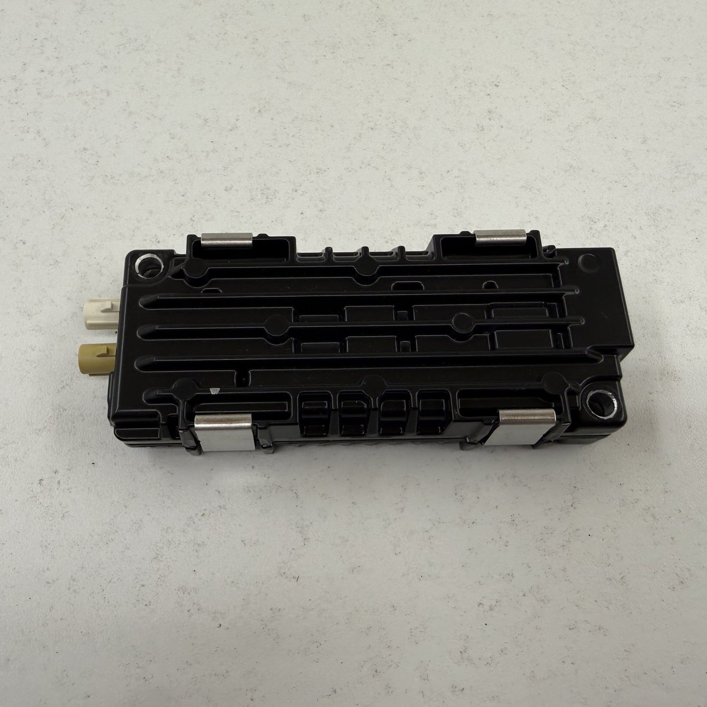 2022-2024 Rivian R1S R1T Antenna Amp Amplifier Control Module PT00039309-B OEM