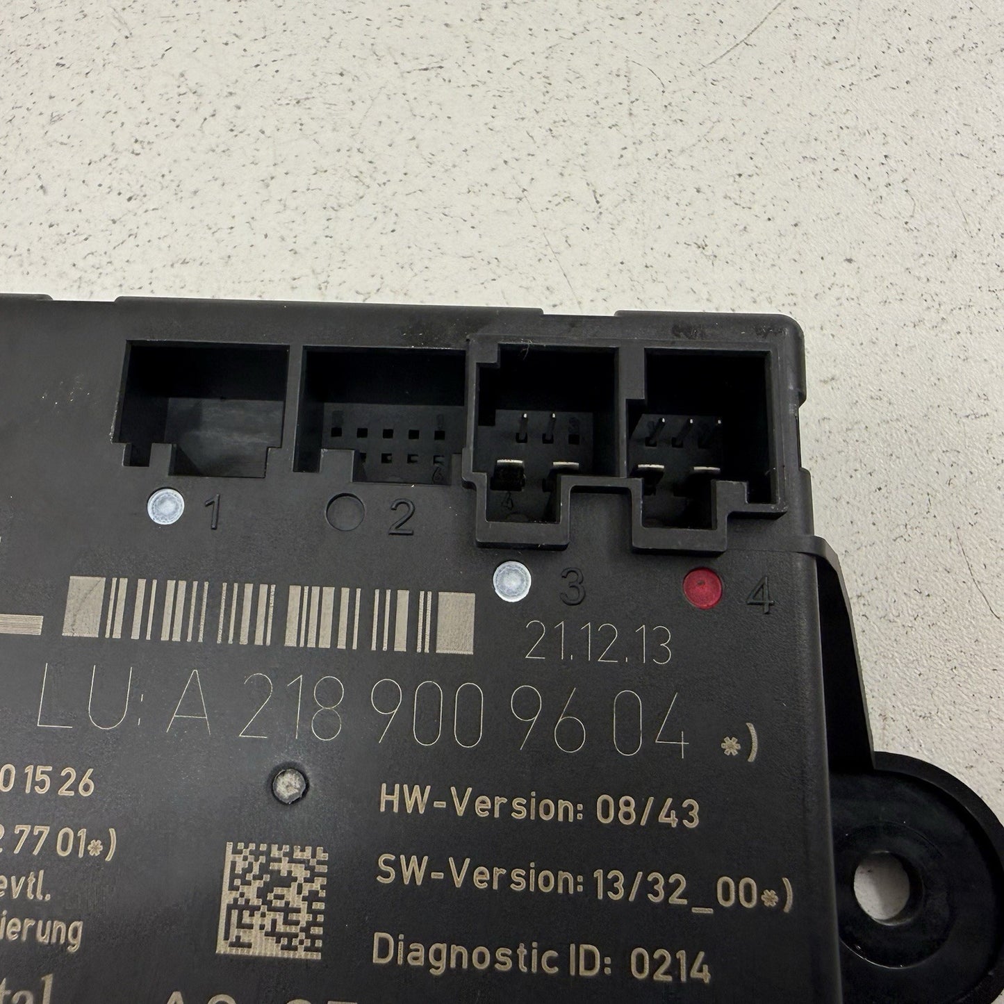 12-18 Mercedes W218 CLS550 Driver Left Rear Door Control Module 2189009604 OEM