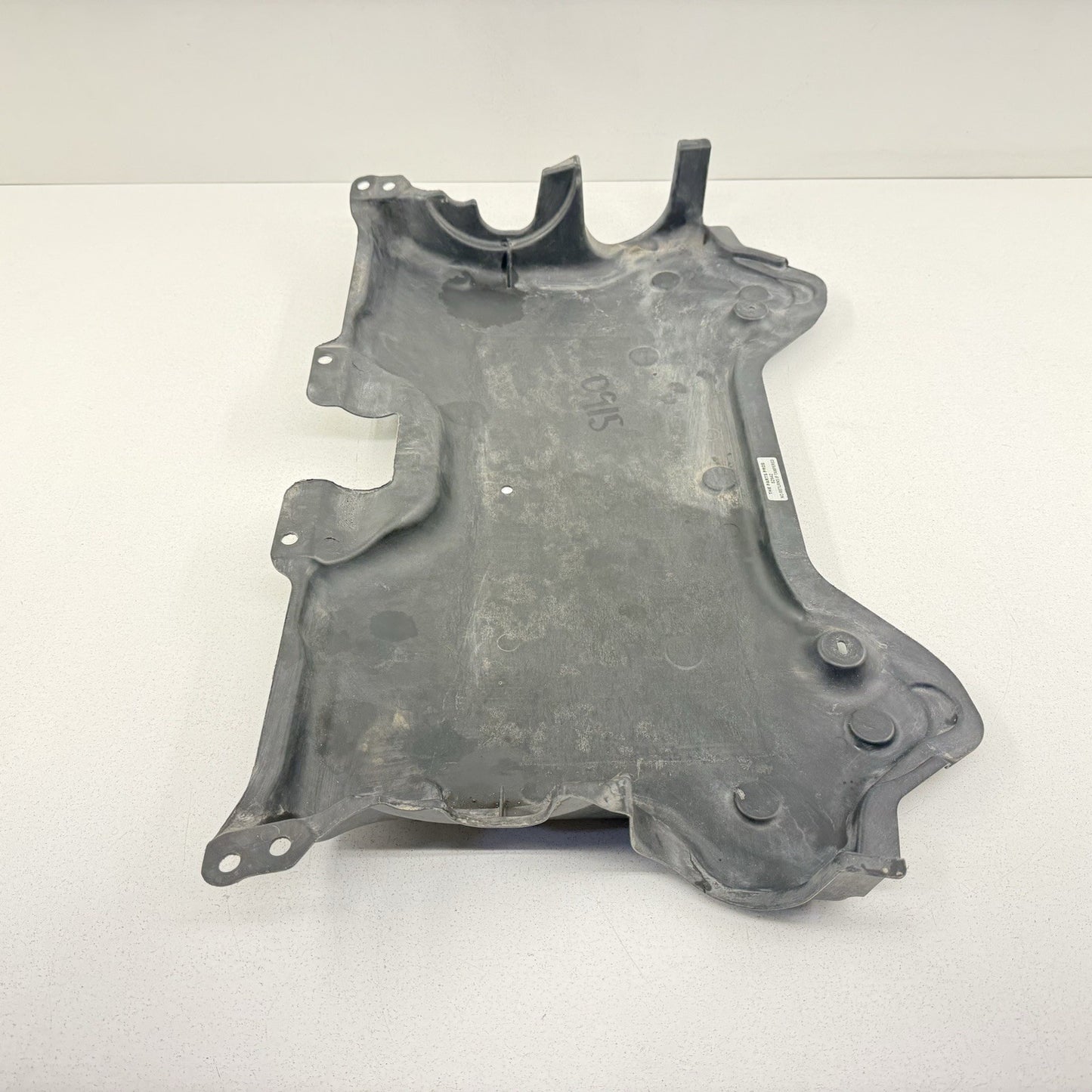 12-18 Mercedes W218 CLS550 Front Under Engine Splash Shield Guard 2125241530 OEM