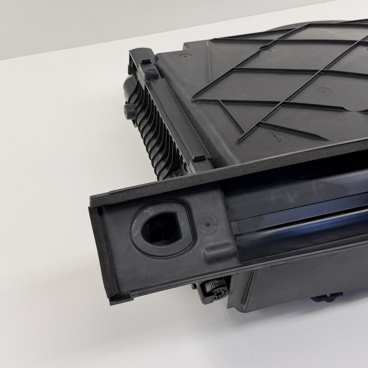 2022-2024 Rivian R1S R1T Radiator Condenser Fan W/ Active Shutter Assembly OEM