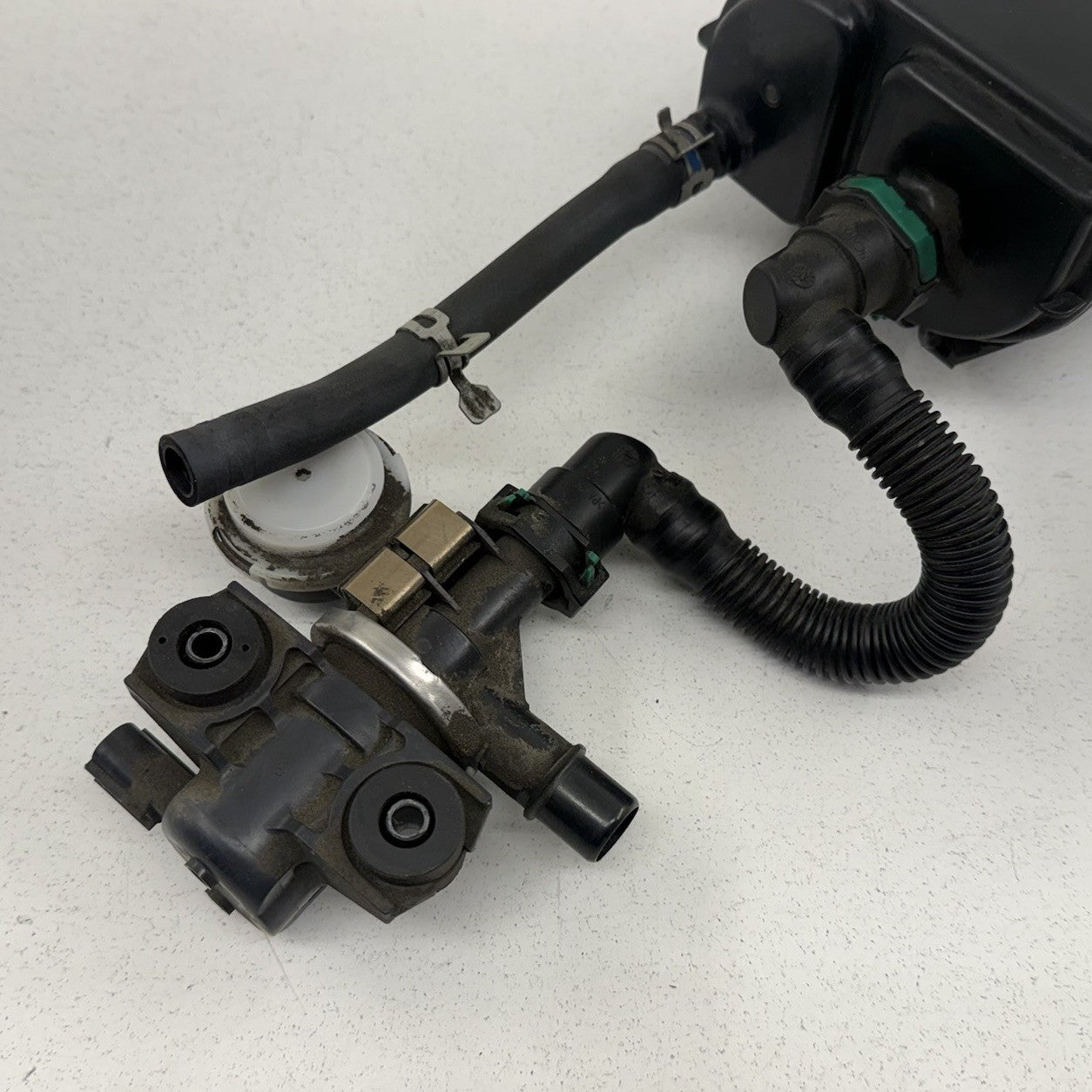 16-22 Toyota Prius / Prius Prime Fuel Evap Vapor Charcoal Emission Canister OEM