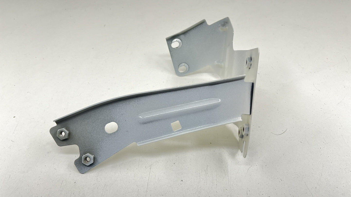 14-23 MASERATI GHIBLI PASSENGER RIGHT FRONT FENDER BRACKET SUPPORT MOUNT OEM