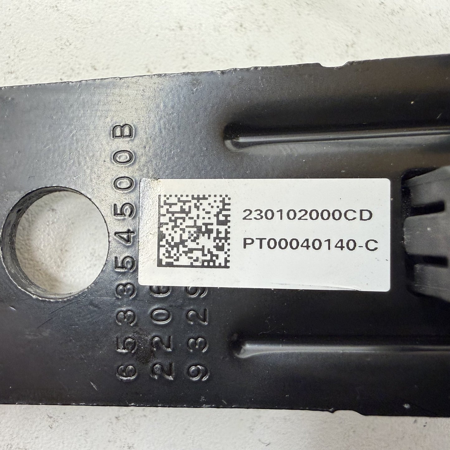 2022-2024 Rivian R1S Rear 3rd Third Row Dual Seat Belt Buckle PT00040140-C OEM