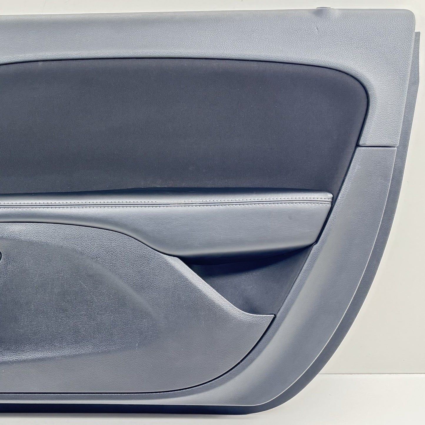 15-23 DODGE CHALLENGER PASSENGER RIGHT INTERIOR DOOR PANEL COVER TRIM OEM
