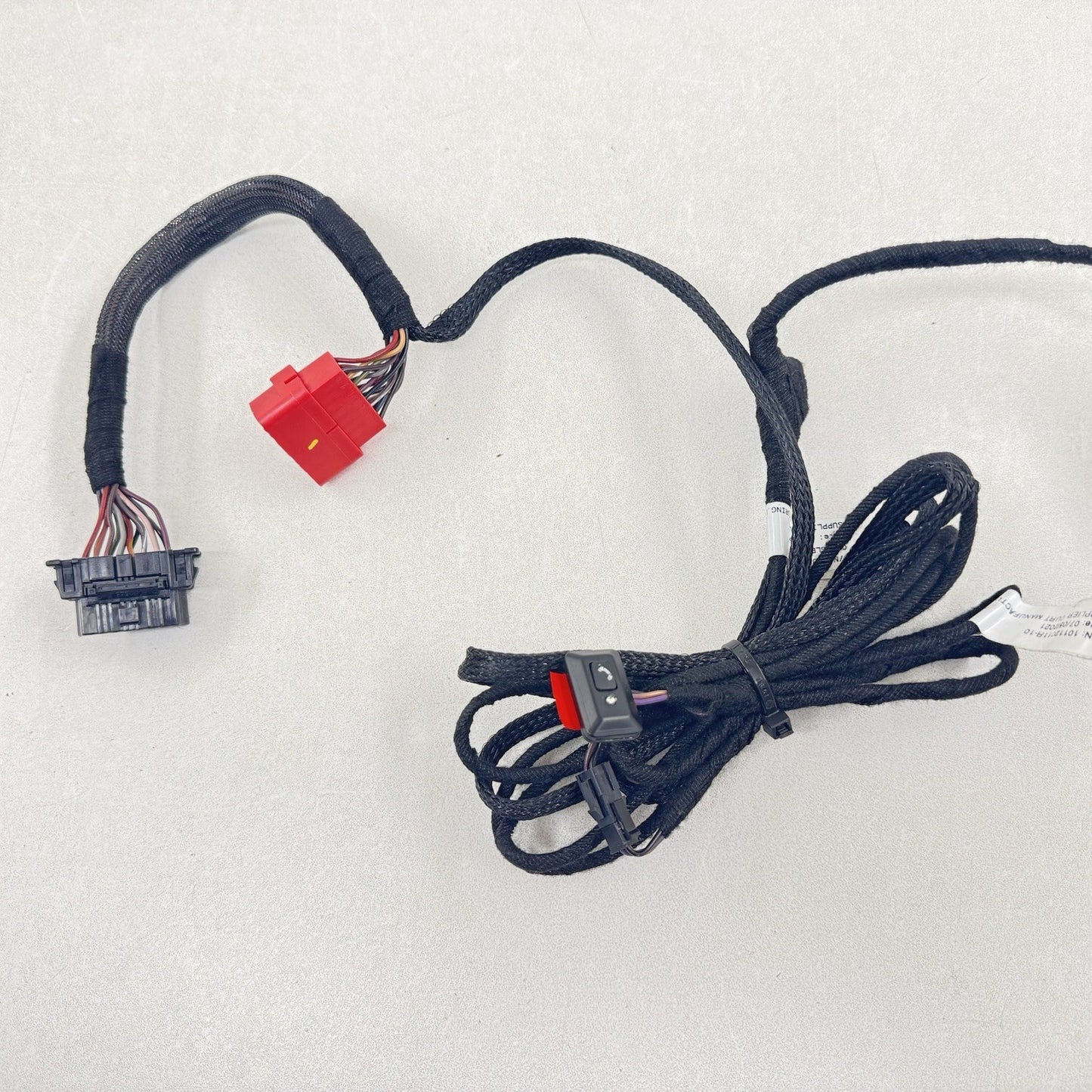 2021 DODGE CHALLENGER VEHICLE TRACKING MODULE WITH WIRE HARNESS 82216093AA OEM