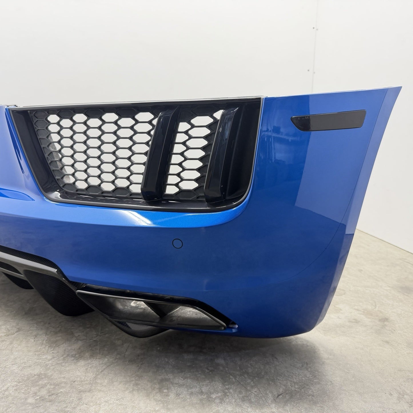 17-18 Audi R8 Rear Bumper Cover Complete W/ Carbon Fiber Valance & Sensors OEM