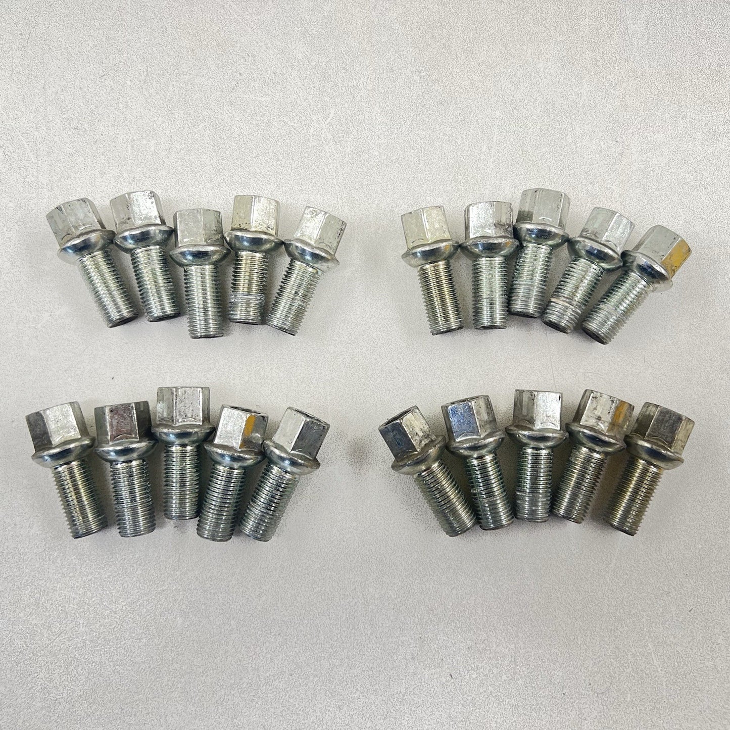 17-25 AUDI A4 WHEEL LUG BOLT WITH BLACK COVER CAP COMPLETE SET 4W0601173E OEM
