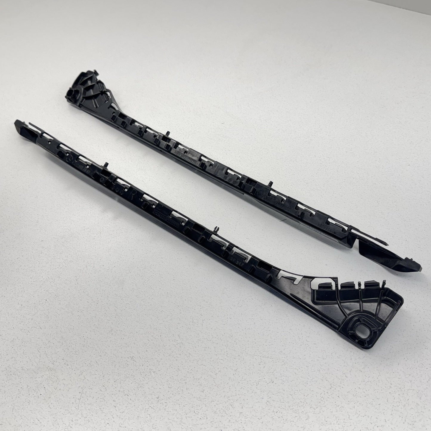 10-16 Mercedes E350 W212 Rear Bumper Lateral Support Bracket Pair Left Right OEM