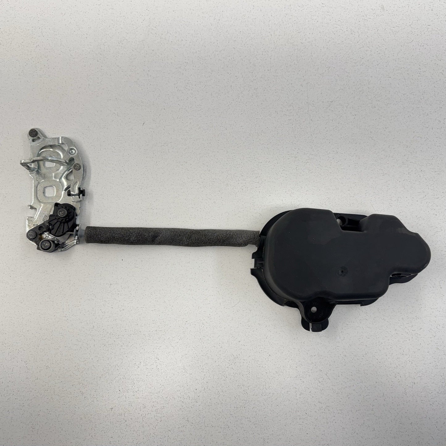 10-16 Mercedes W212 E350 Rear Trunk Latch Lock Actuator 2047500060 OEM