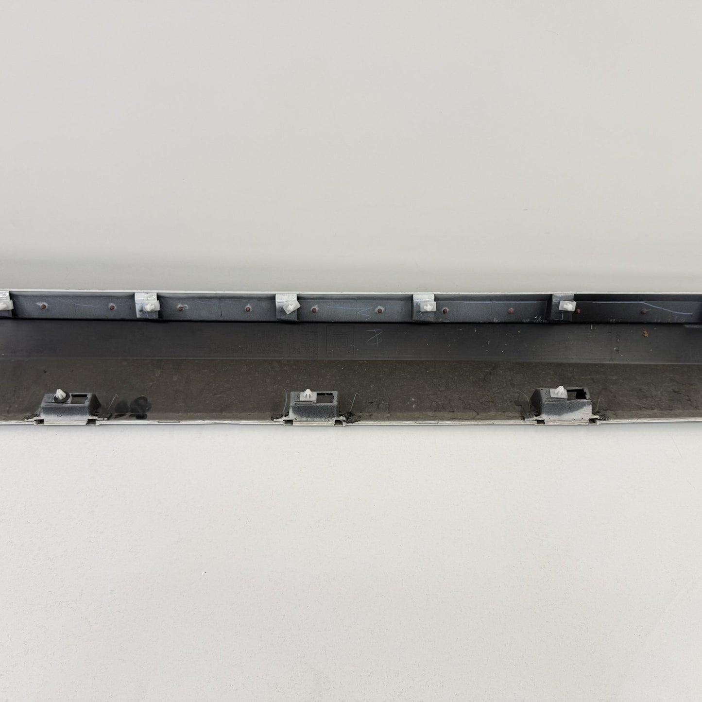 2010-2015 Chevrolet Camaro SS Driver Left Side Skirt Rocker Panel Cover Trim OEM