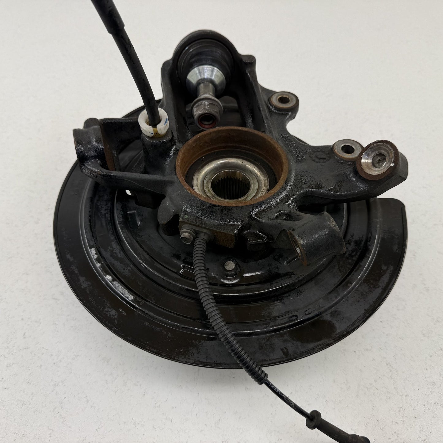 2018-2024 Dodge Durango SRT 392 Right Rear Spindle Knuckle Hub Wheel Bearing OEM