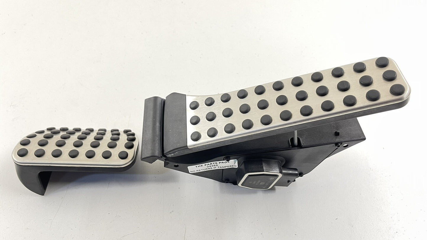 14-17 MERCEDES E550 W207 GAS PEDAL THROTTLE ACCELERATOR BRAKE PAD 2213001100 OEM