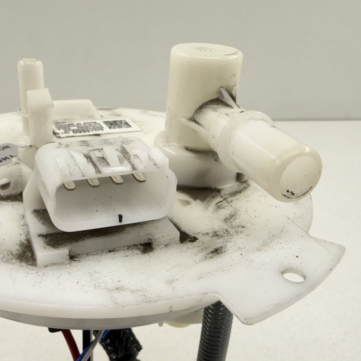 16-24 Chevrolet Camaro SS Fuel Pump & Sending Level Unit Pair OEM