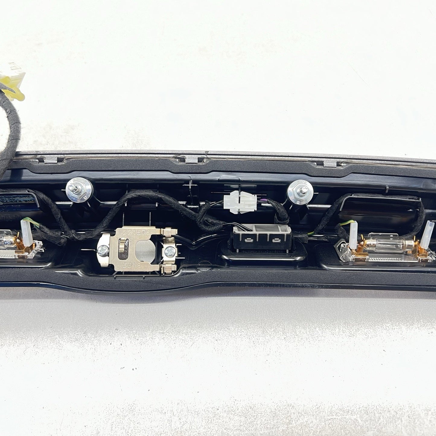 17-24 MASERATI GHIBLI TRUNK GARNISH TRIM LICENSE PLATE LIGHT MOULDING BEZEL OEM