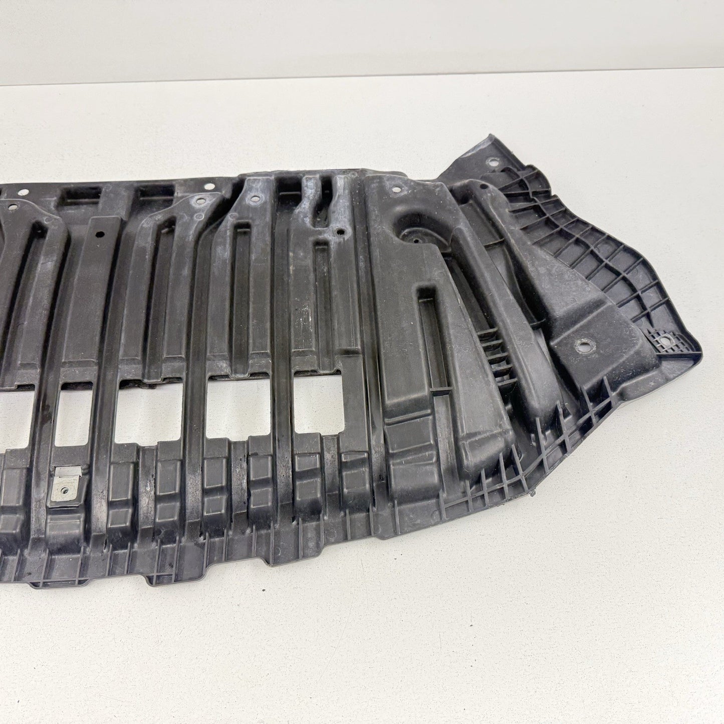 12-18 Mercedes W218 CLS550 Front Bumper Under Tray Splash Shield 2125203923 OEM