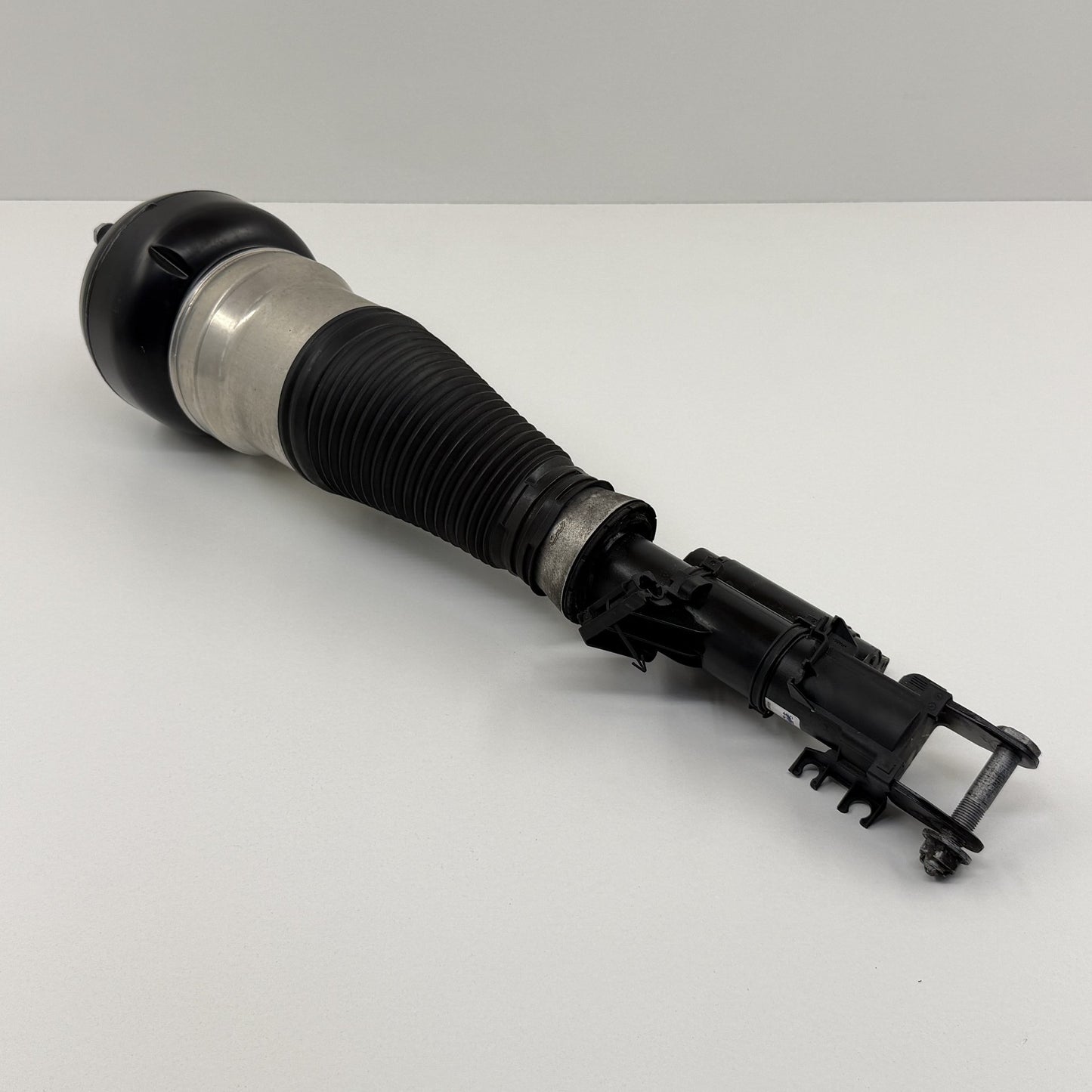 2014-2017 Mercedes-Benz S550 W222 RWD Front Air Suspension Shock Strut Pair OEM