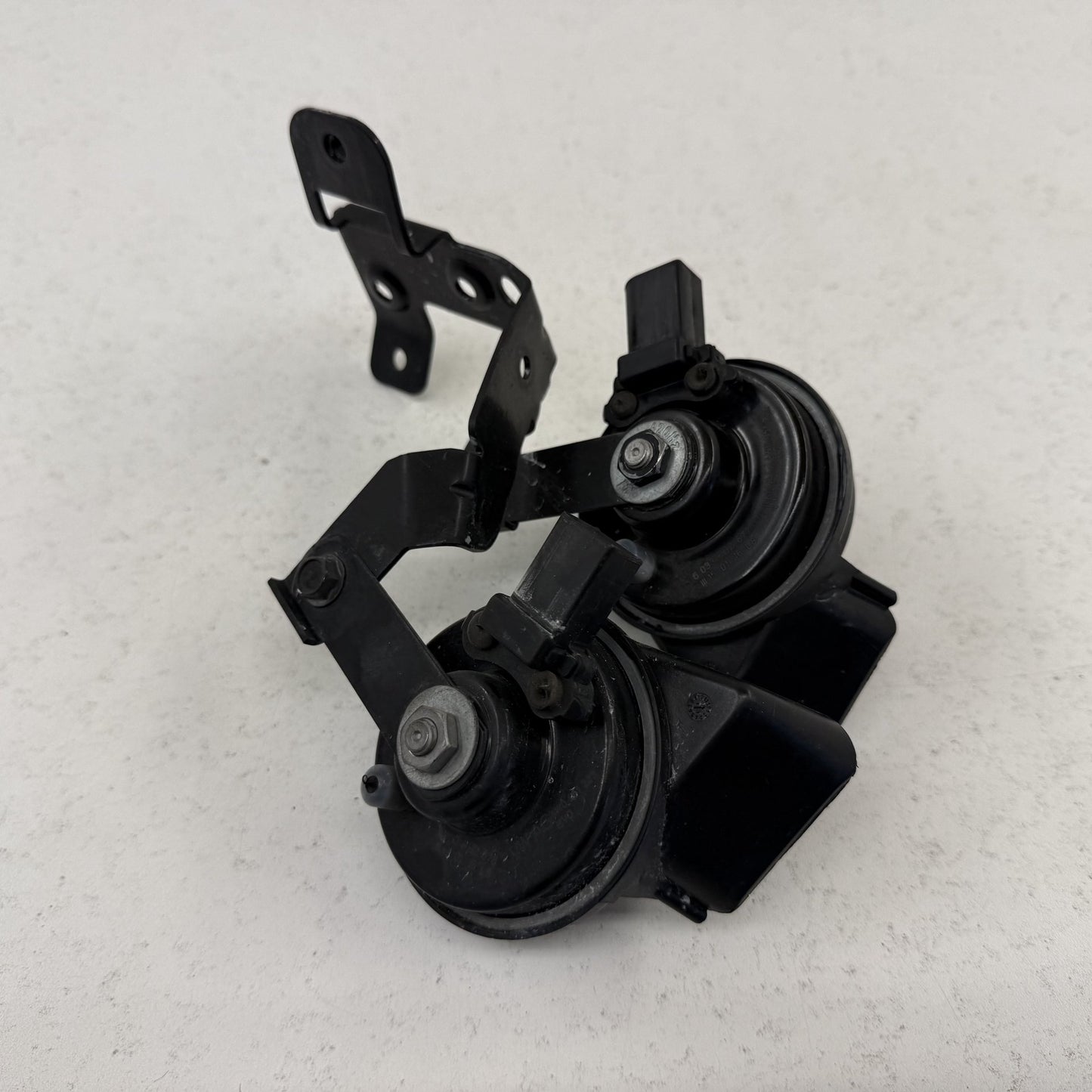 2014-2018 Bentley Flying Spur Low & High Note Tone Horn Signal Pair OEM