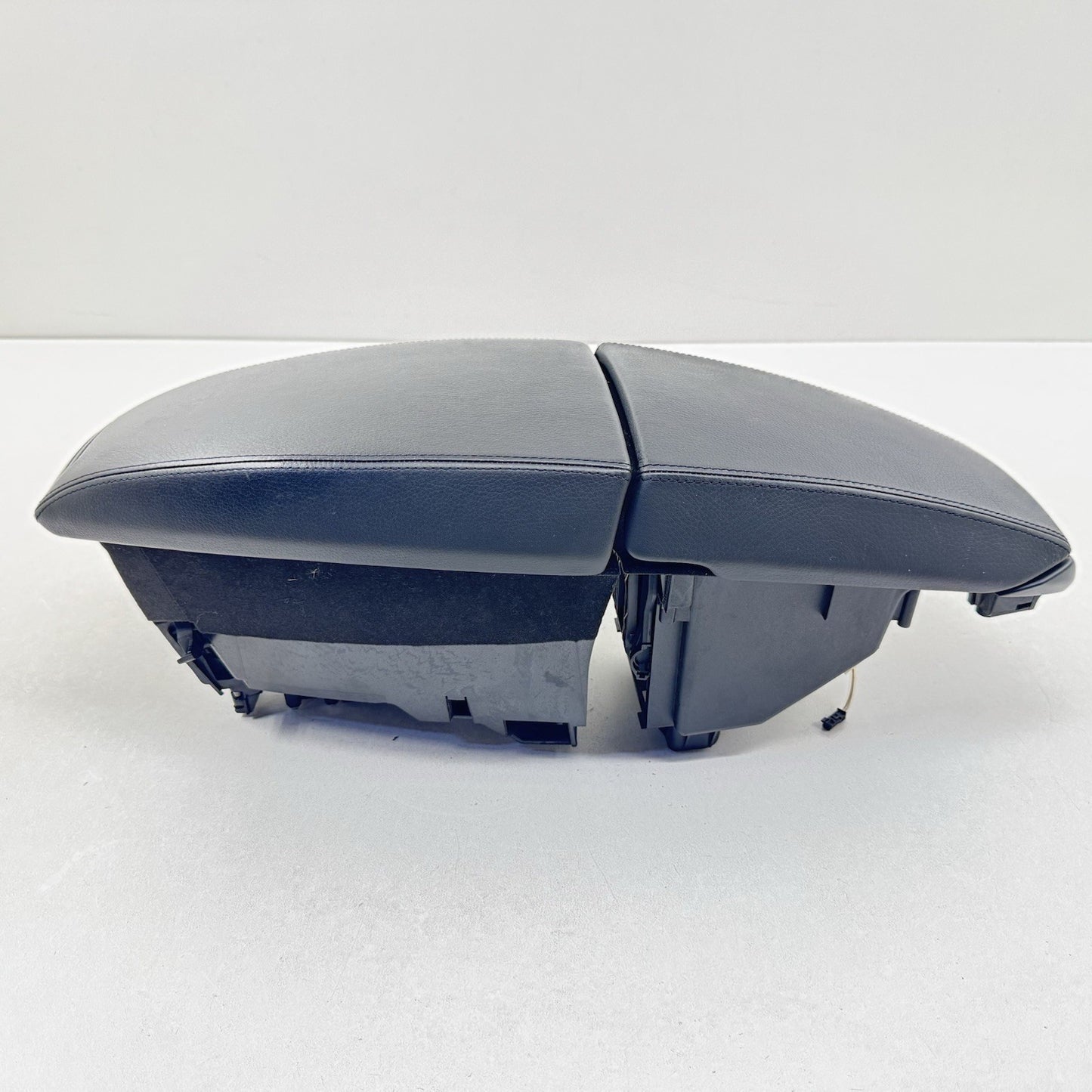 06-10 BMW M6 E63 E64 Center Console Armrest Arm Rest Cover 7072737 OEM