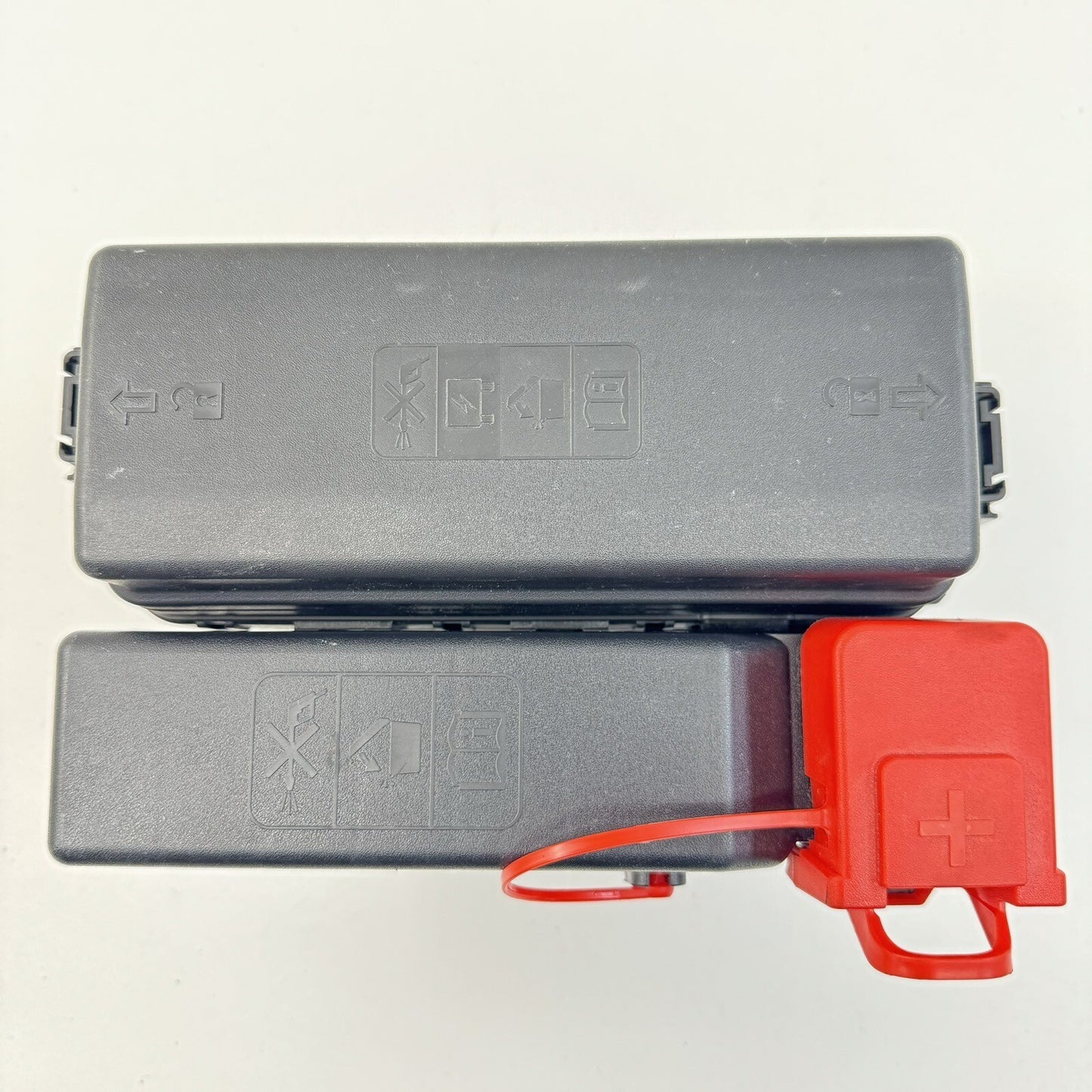 22-23 CADILLAC CT4 V BLACKWING ENGINE BAY FUSE RELAY JUNCTION BOX MODULE OEM