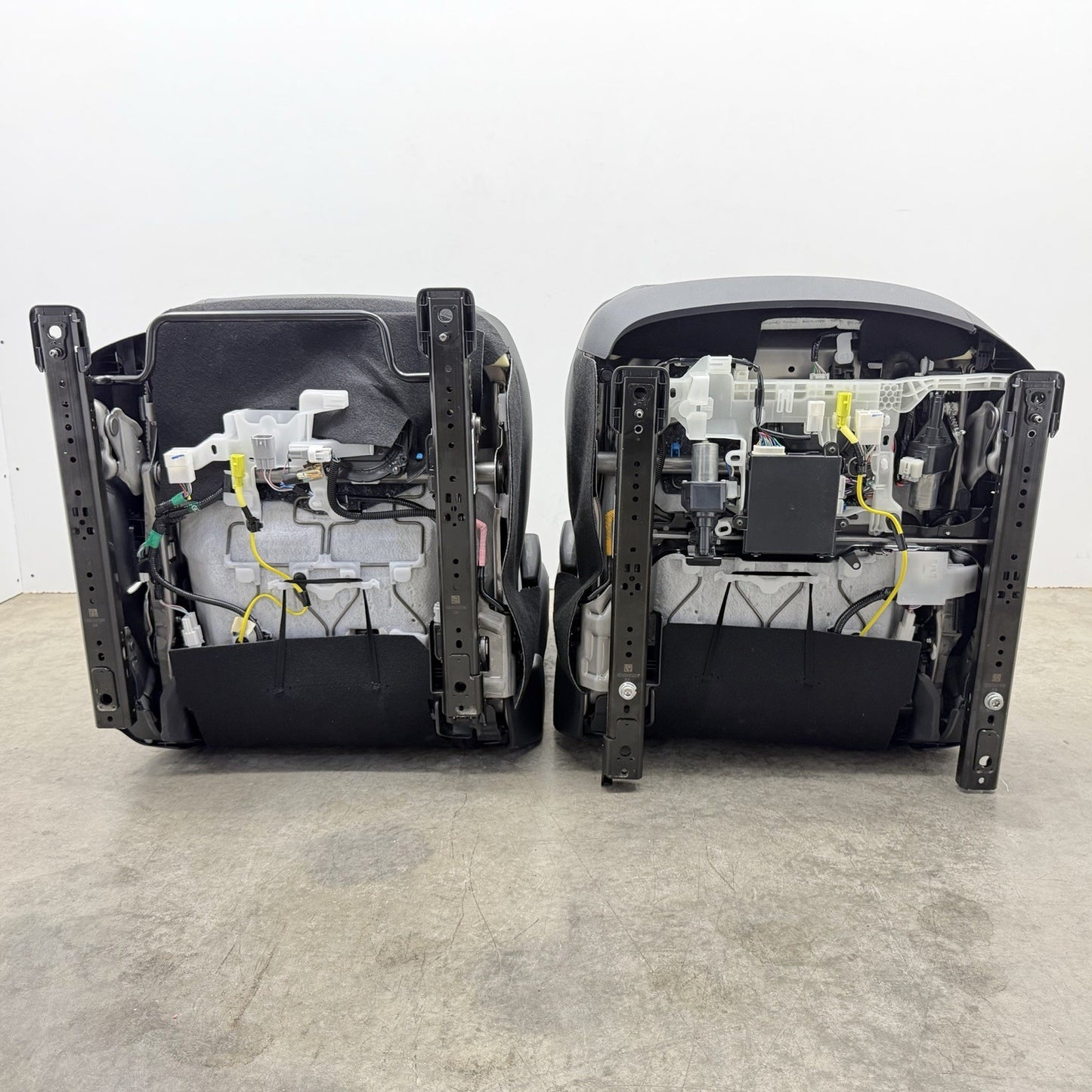 23-26 Toyota Prius Limited Front Seat Pair Heated & Ventilated Black SofTex OEM