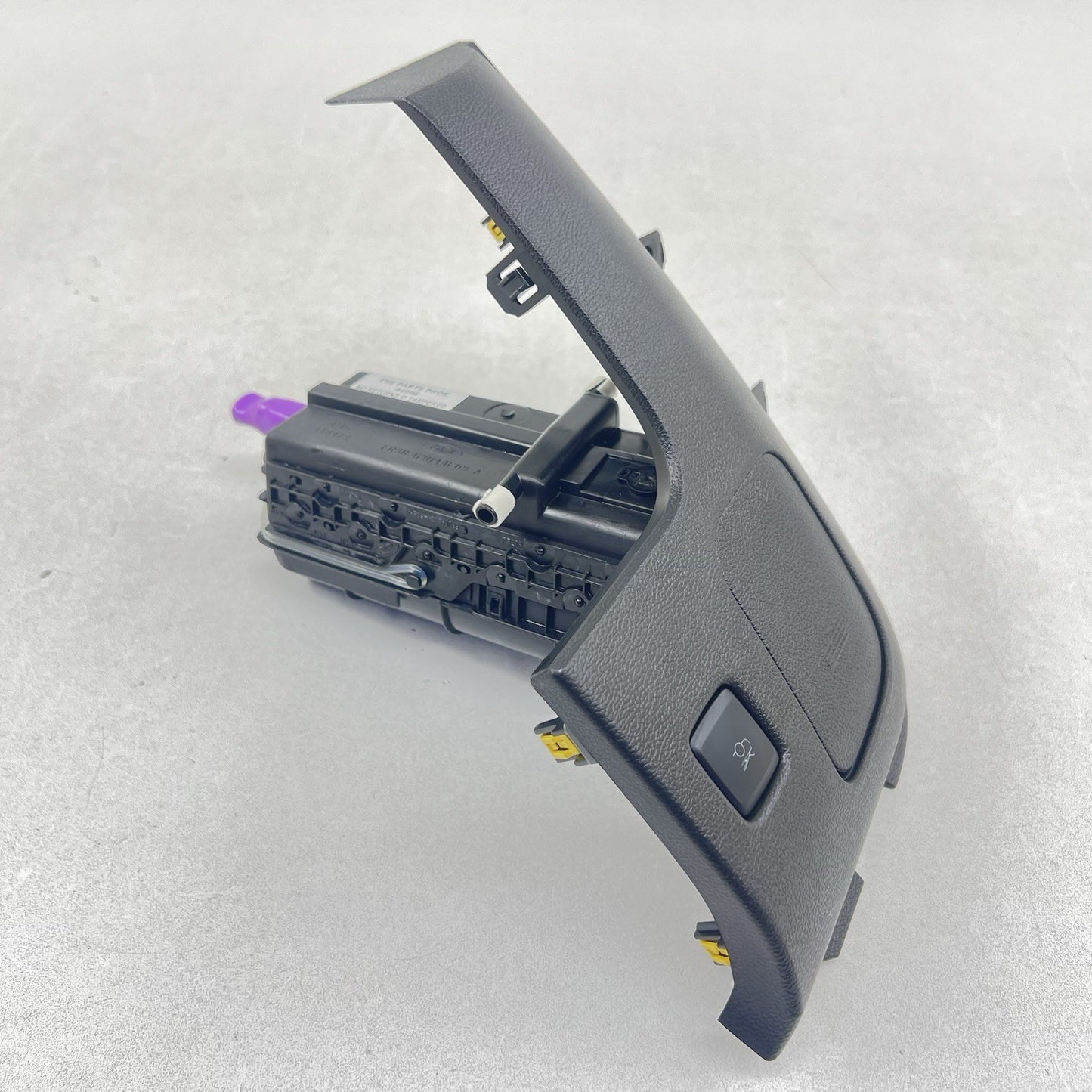 15-23 FORD MUSTANG GT DASH STORAGE COMPARTMENT TRAY TRIM WITH TRUNK SWITCH OEM