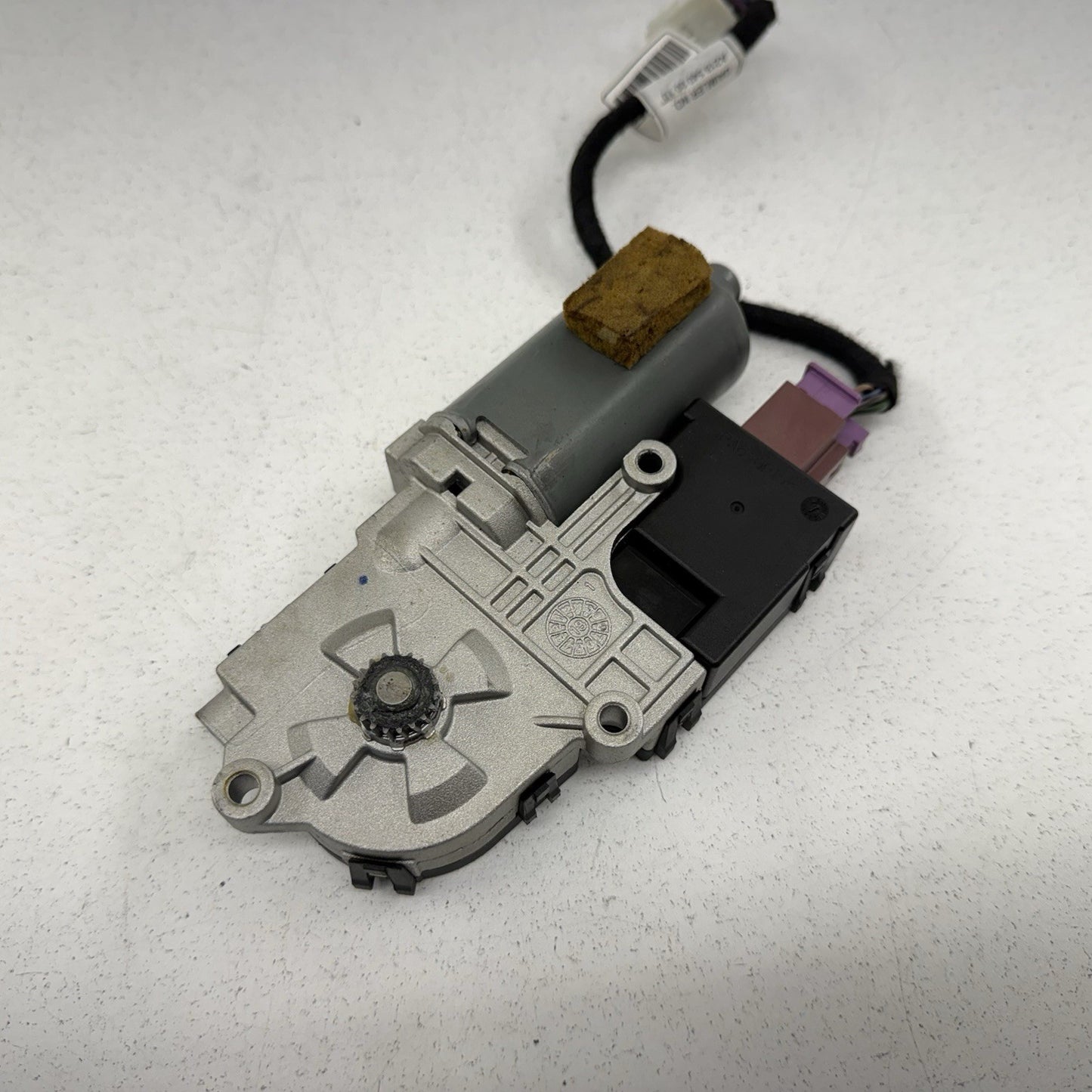10-18 Mercedes W212 W218 CLS550 E550 Sunroof Sun Roof Glass Motor 2188200142 OEM