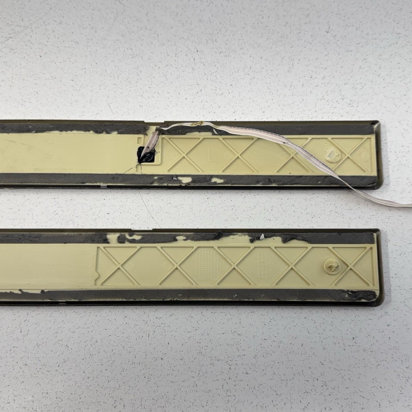 12-18 Mercedes W218 CLS550 Front Illuminated Door Sill Scuff Kick Plate Pair OEM